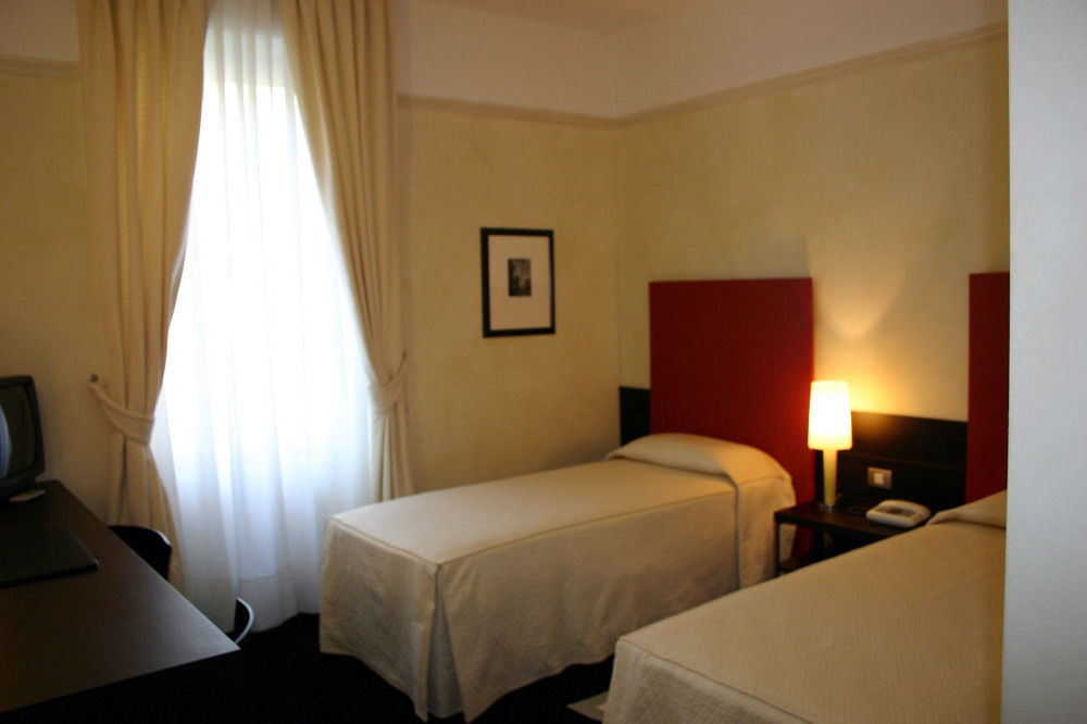 Hotel Colombia Milán Habitación foto